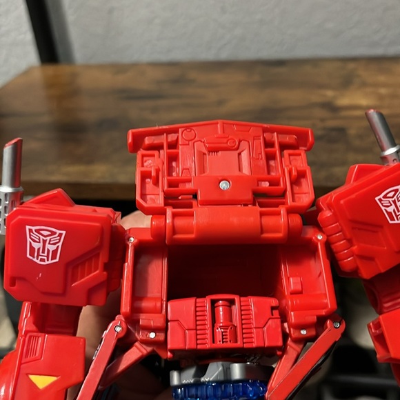 Optimus Prime- Transformers Red and Blue - Picture 14 of 14